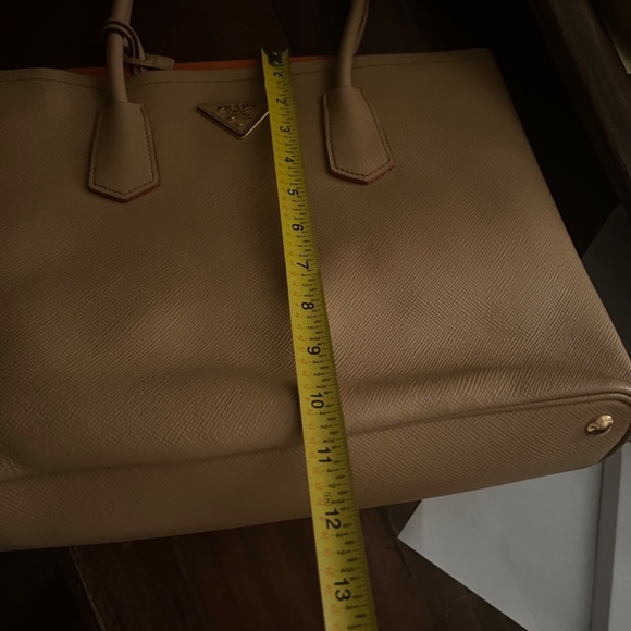 Prada Double Tote in Tan Saffiano Leather - Picture 4 of 10